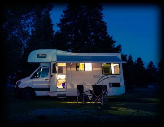 Autocaravana capuchina Ford Continental para alquiler en Salamanca